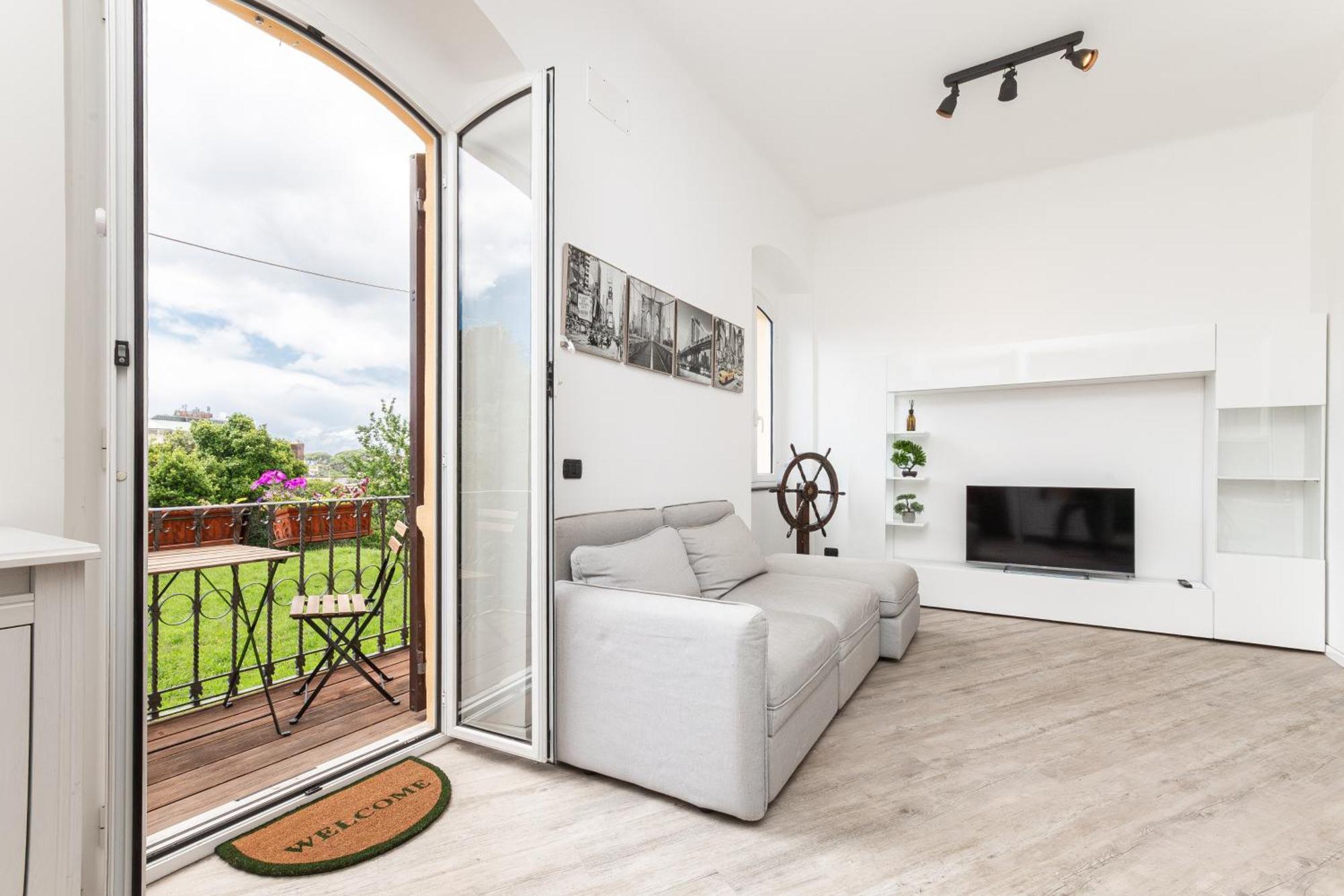 Spacious 3-Bedroom Apartment - 10 Min To City Center & 5 Min To Gaslini Hospital Генуя Екстер'єр фото