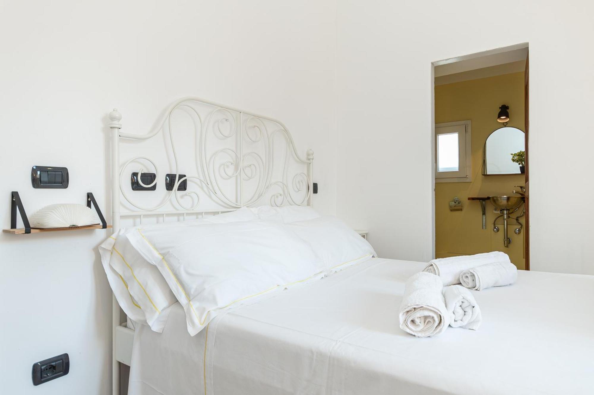 Spacious 3-Bedroom Apartment - 10 Min To City Center & 5 Min To Gaslini Hospital Генуя Екстер'єр фото