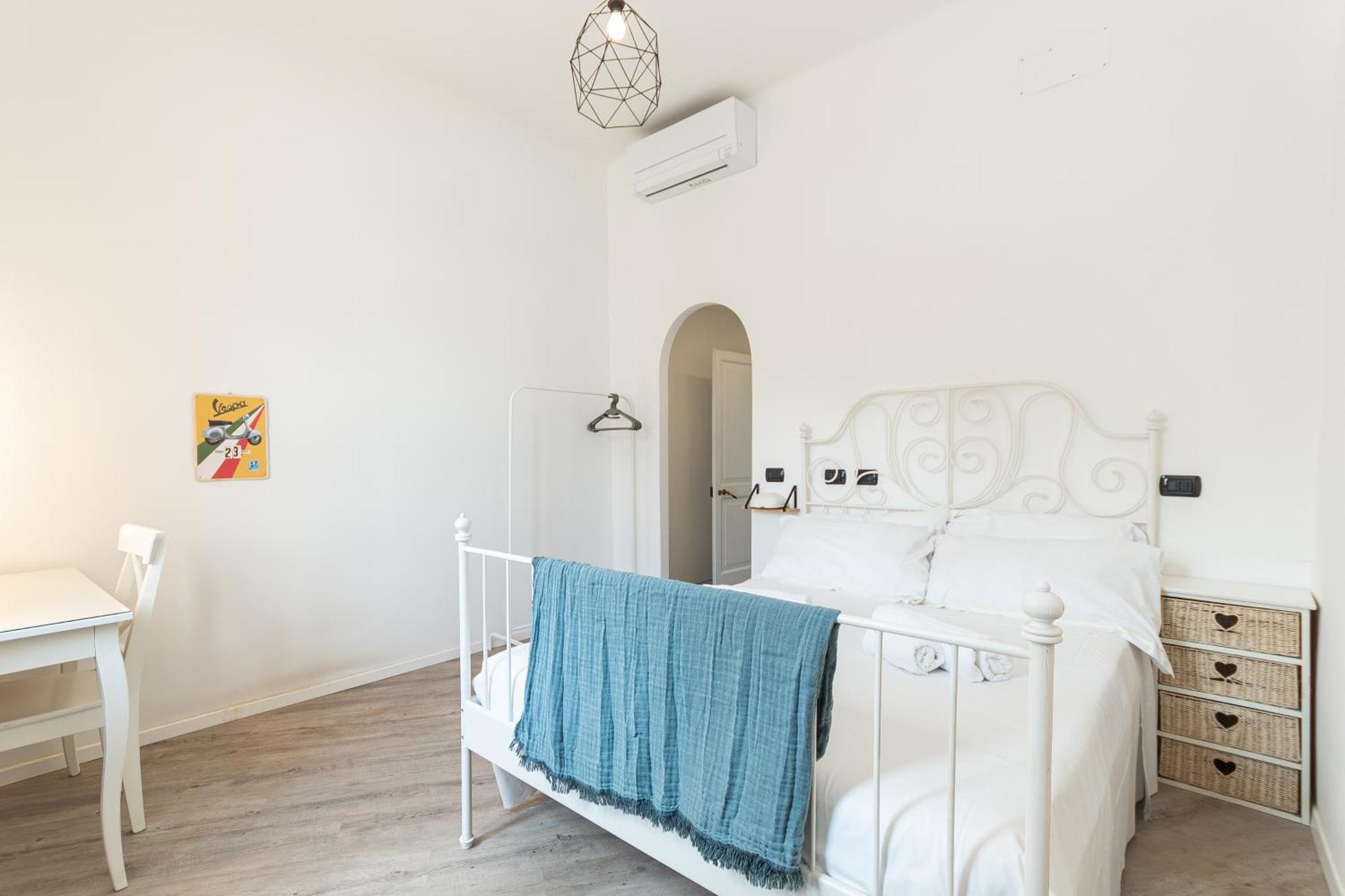 Spacious 3-Bedroom Apartment - 10 Min To City Center & 5 Min To Gaslini Hospital Генуя Екстер'єр фото