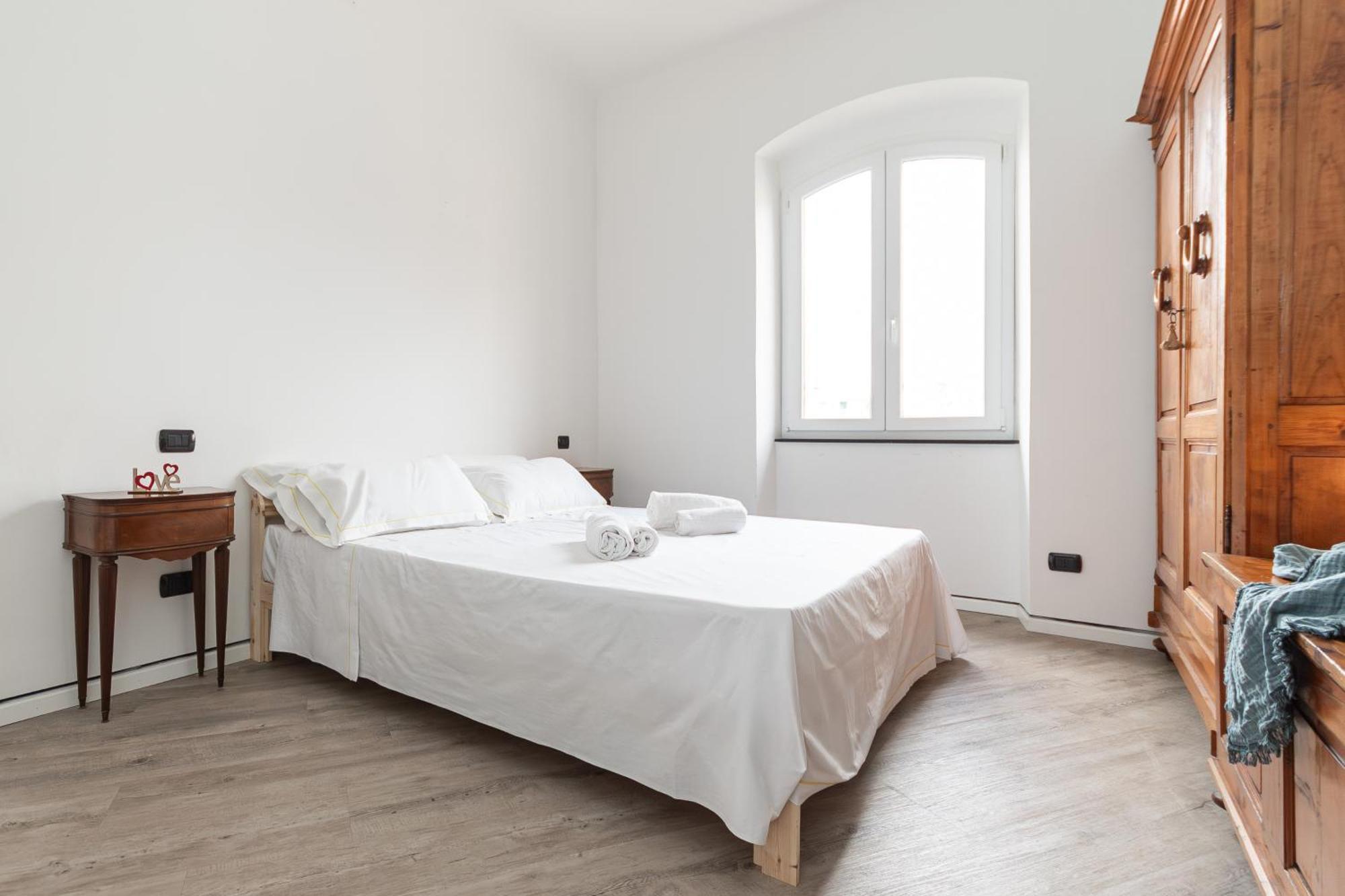 Spacious 3-Bedroom Apartment - 10 Min To City Center & 5 Min To Gaslini Hospital Генуя Екстер'єр фото