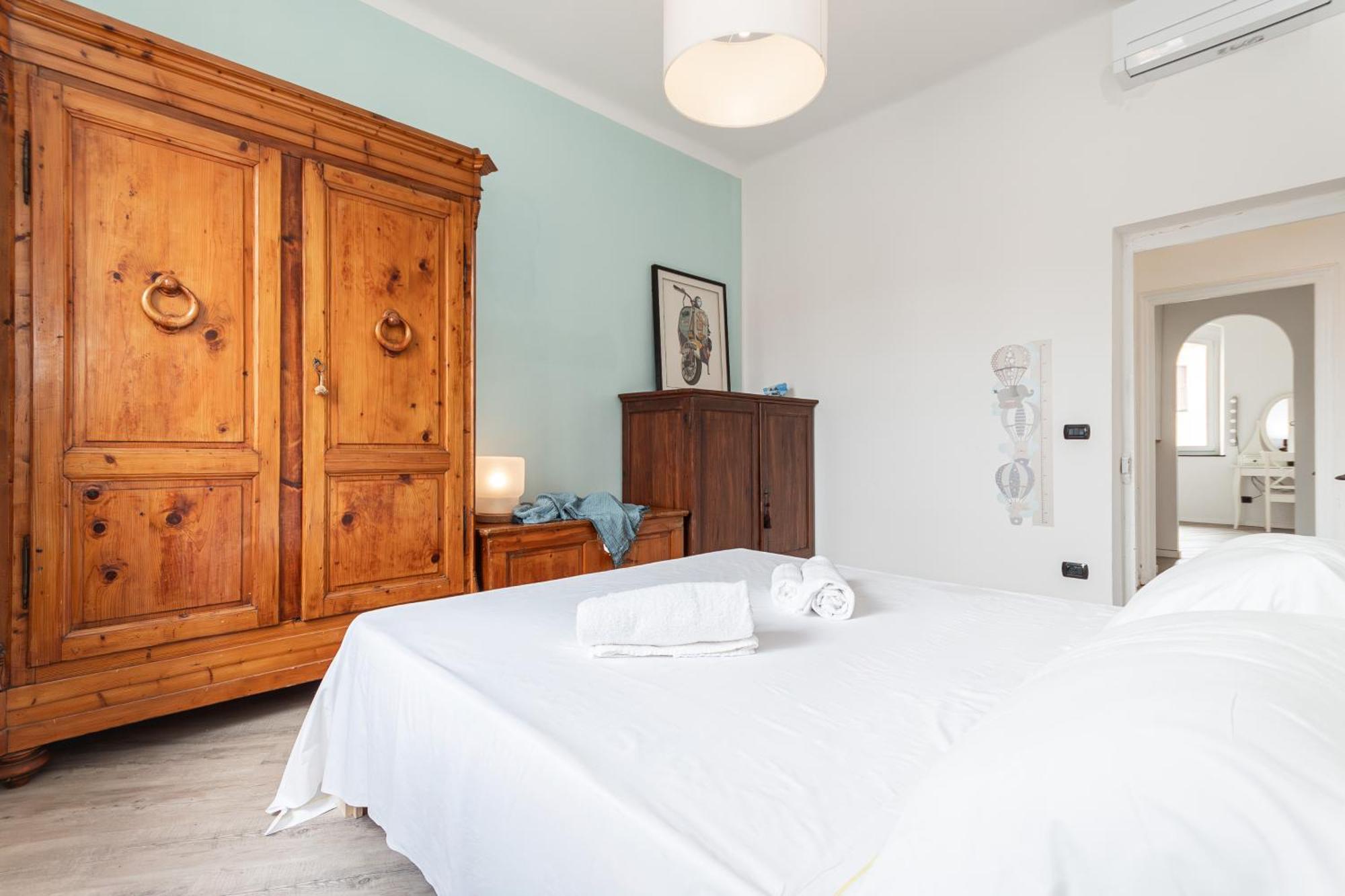 Spacious 3-Bedroom Apartment - 10 Min To City Center & 5 Min To Gaslini Hospital Генуя Екстер'єр фото