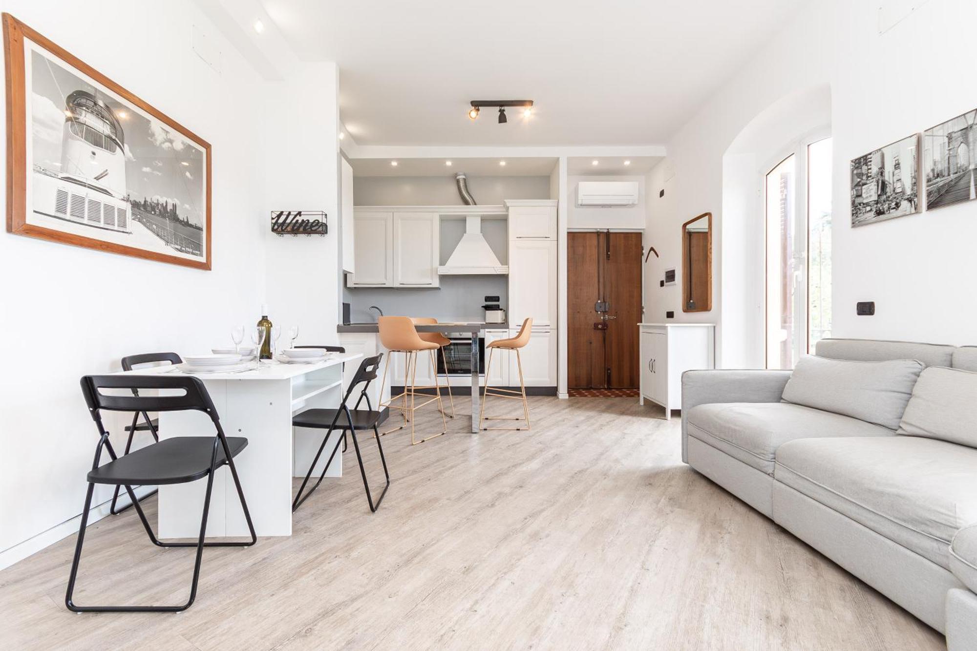 Spacious 3-Bedroom Apartment - 10 Min To City Center & 5 Min To Gaslini Hospital Генуя Екстер'єр фото