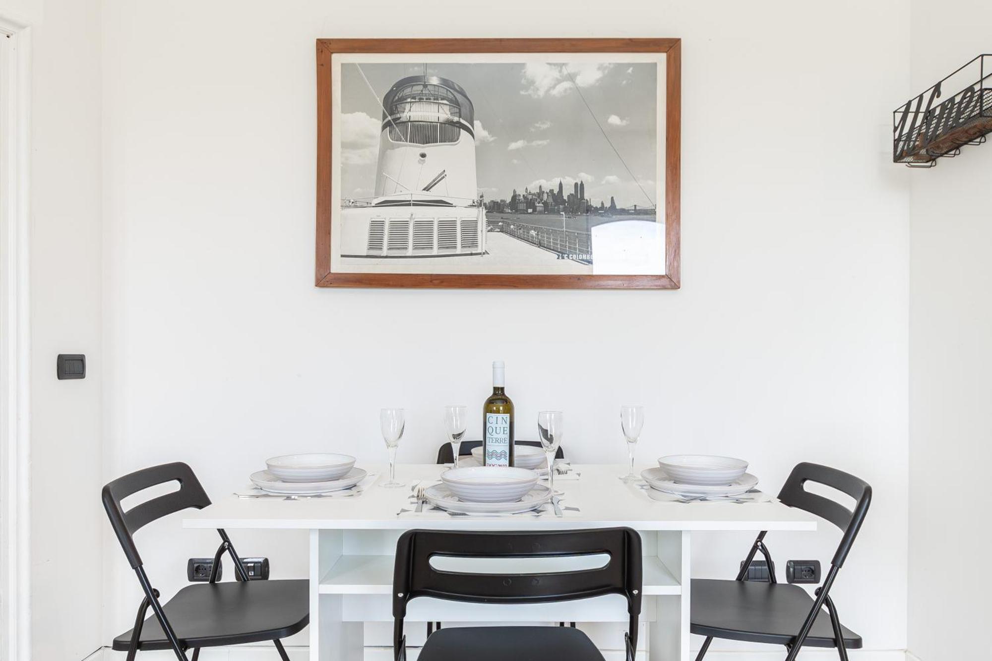 Spacious 3-Bedroom Apartment - 10 Min To City Center & 5 Min To Gaslini Hospital Генуя Екстер'єр фото
